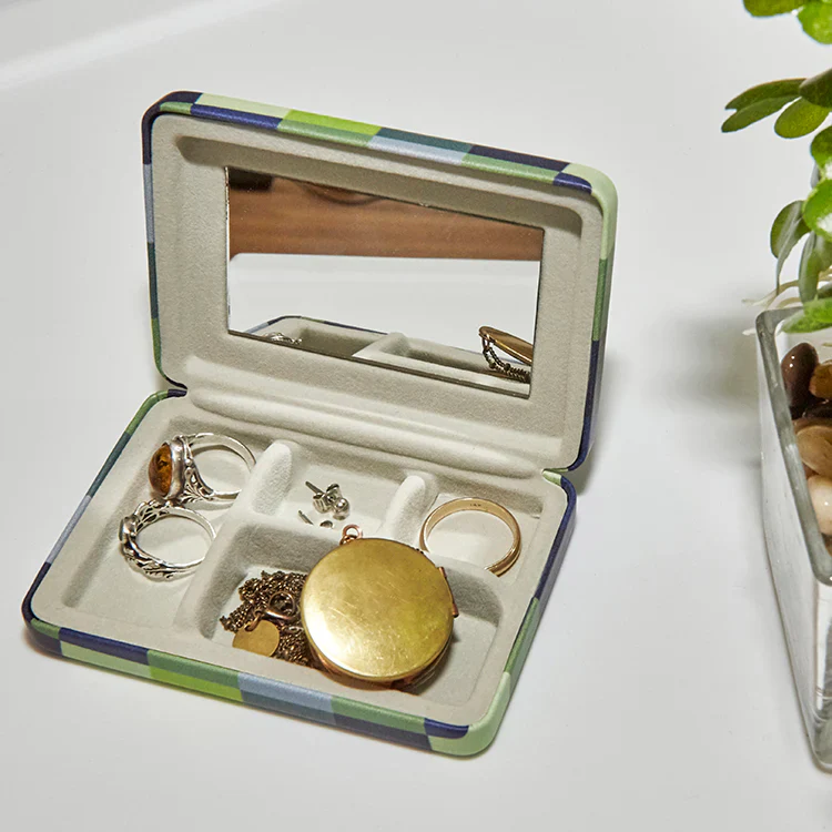 Kikkerland Portable Jewelry Case - Image 2