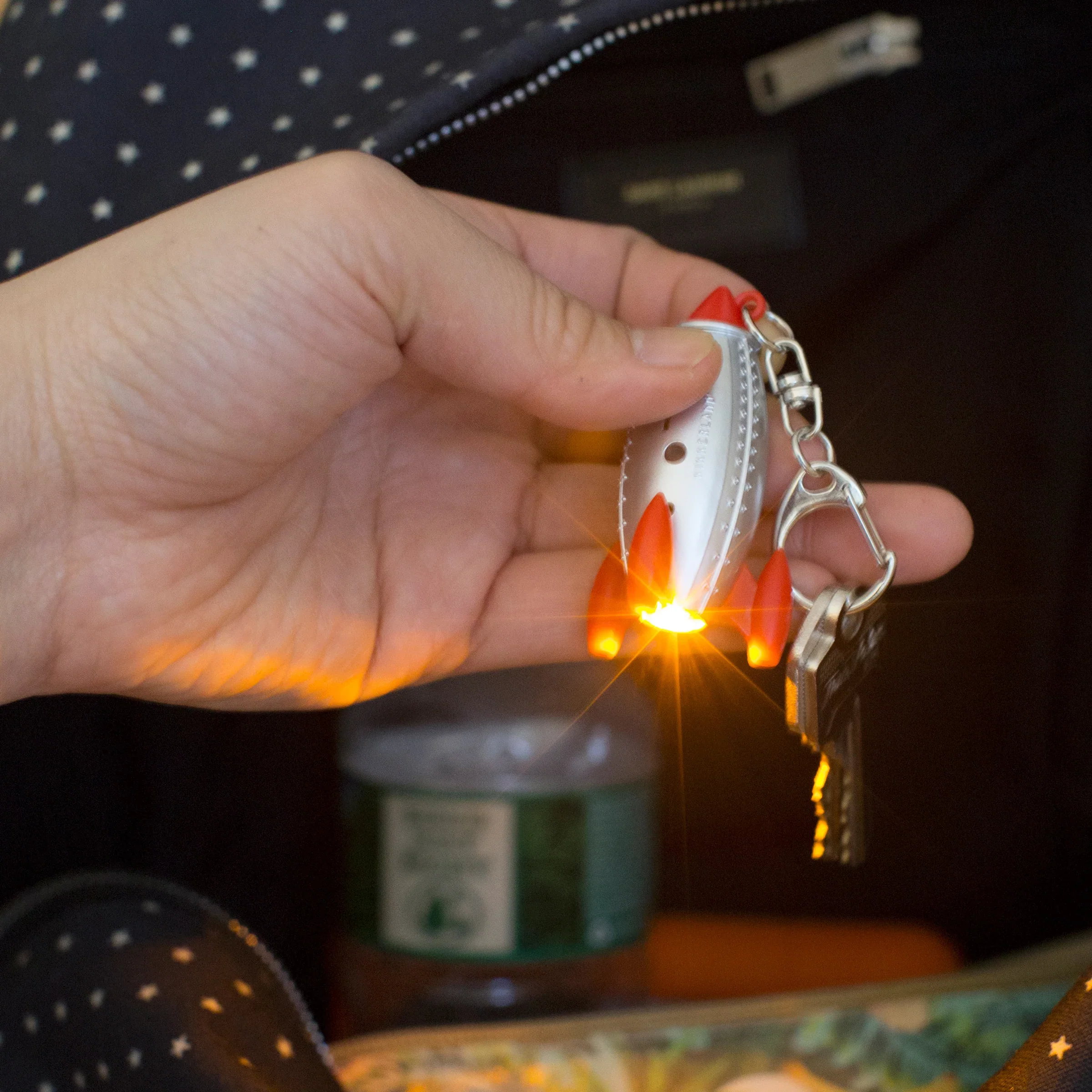 Kikkerland: Rocket LED & Sound Keychain - Image 3